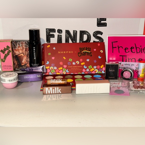 Medium Mystery High-end Makeup
Capsule Scoop - Picture 8 of 8